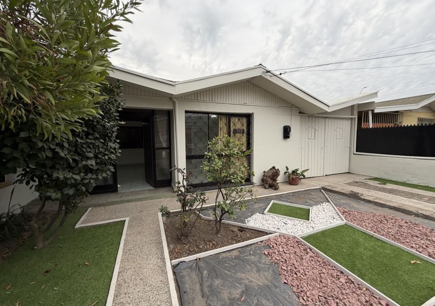 Casa en 1 y 2 de Octubre, Central, Rancagua — Rancagua